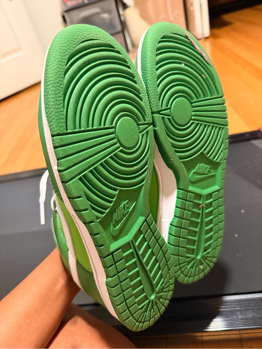 Nike Green and White Low-Top Sneakers - Picture 2 of 2